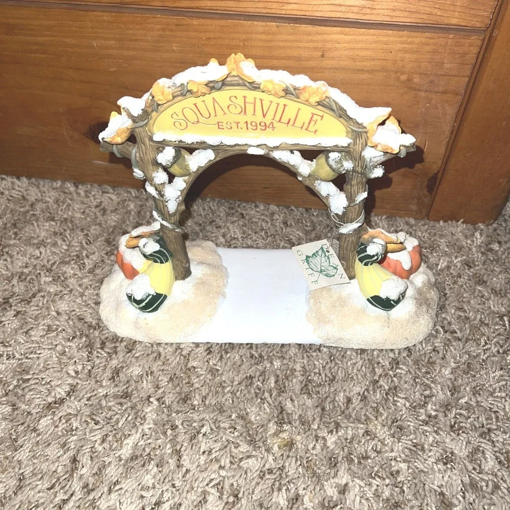 Charming‎ Tails SQUASHVILLE Est. 1994 Arch Accessory Village Sign 87533 New Tags